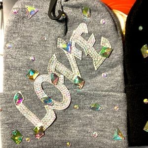 NWT-IRIDESCENT RHINESTONE BEENIE KNIT HAT GRAY